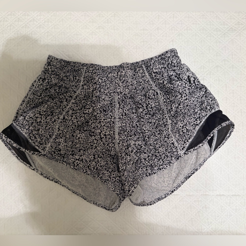 Lululemon Hotty Hot 2.5in Shorts